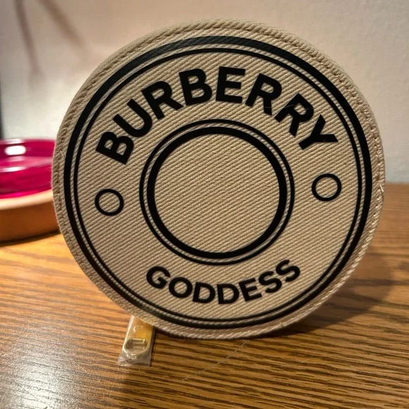 Burberry Goddess travel case EUC - Picture 10 of 10